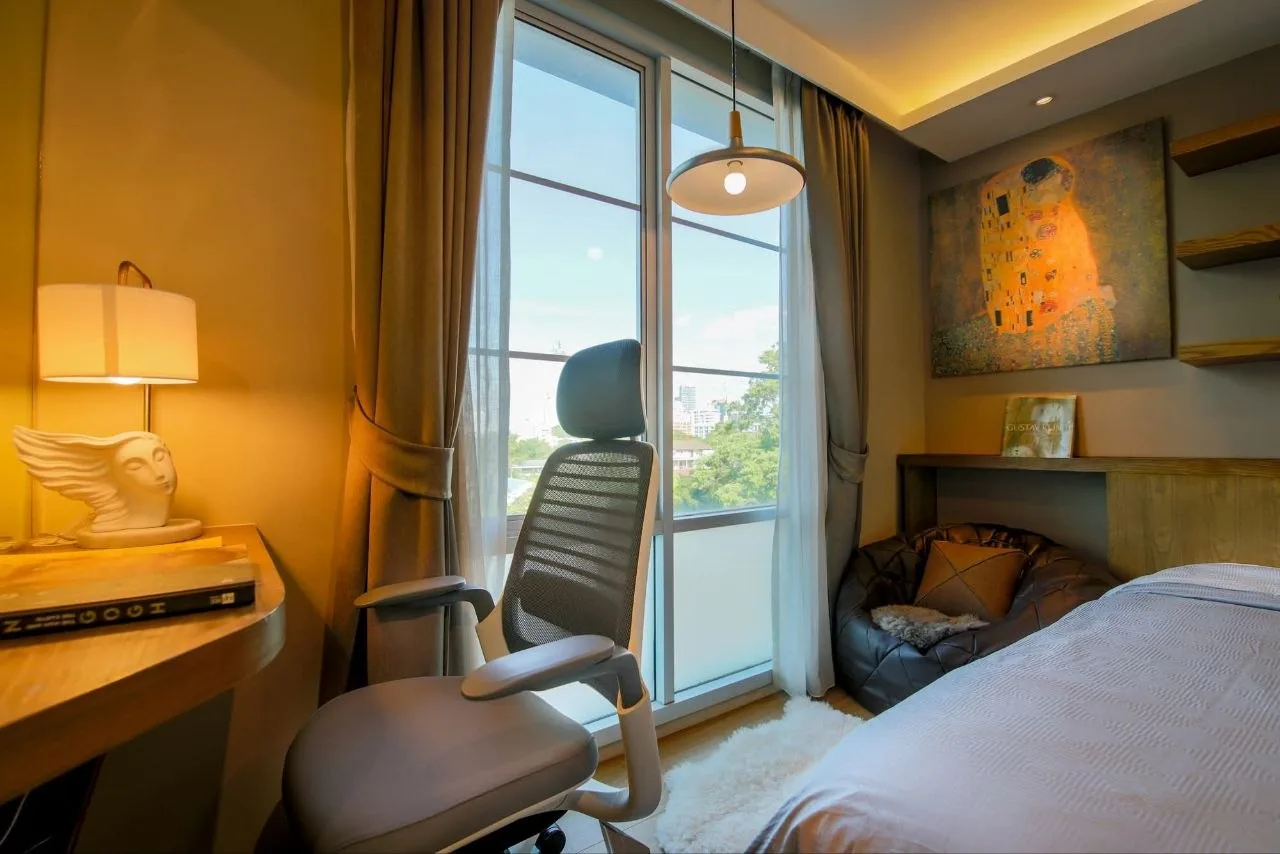 2 bedroom condo for rent in Sukhumvit Bangkok - balcony perspective