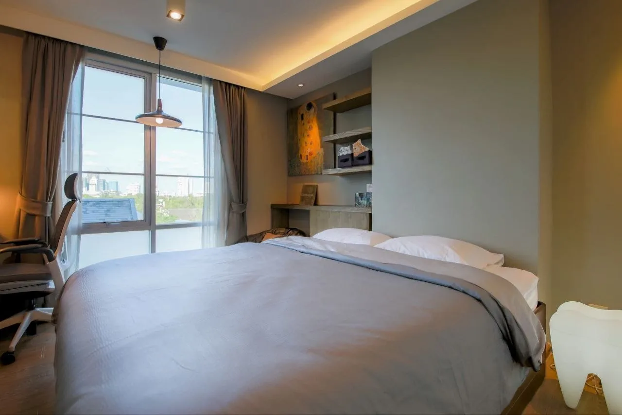 2 bedroom condo for rent in Sukhumvit Bangkok - living room view
