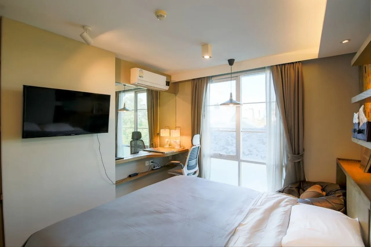 2 bedroom condo for rent in Sukhumvit Bangkok - master bedroom interior