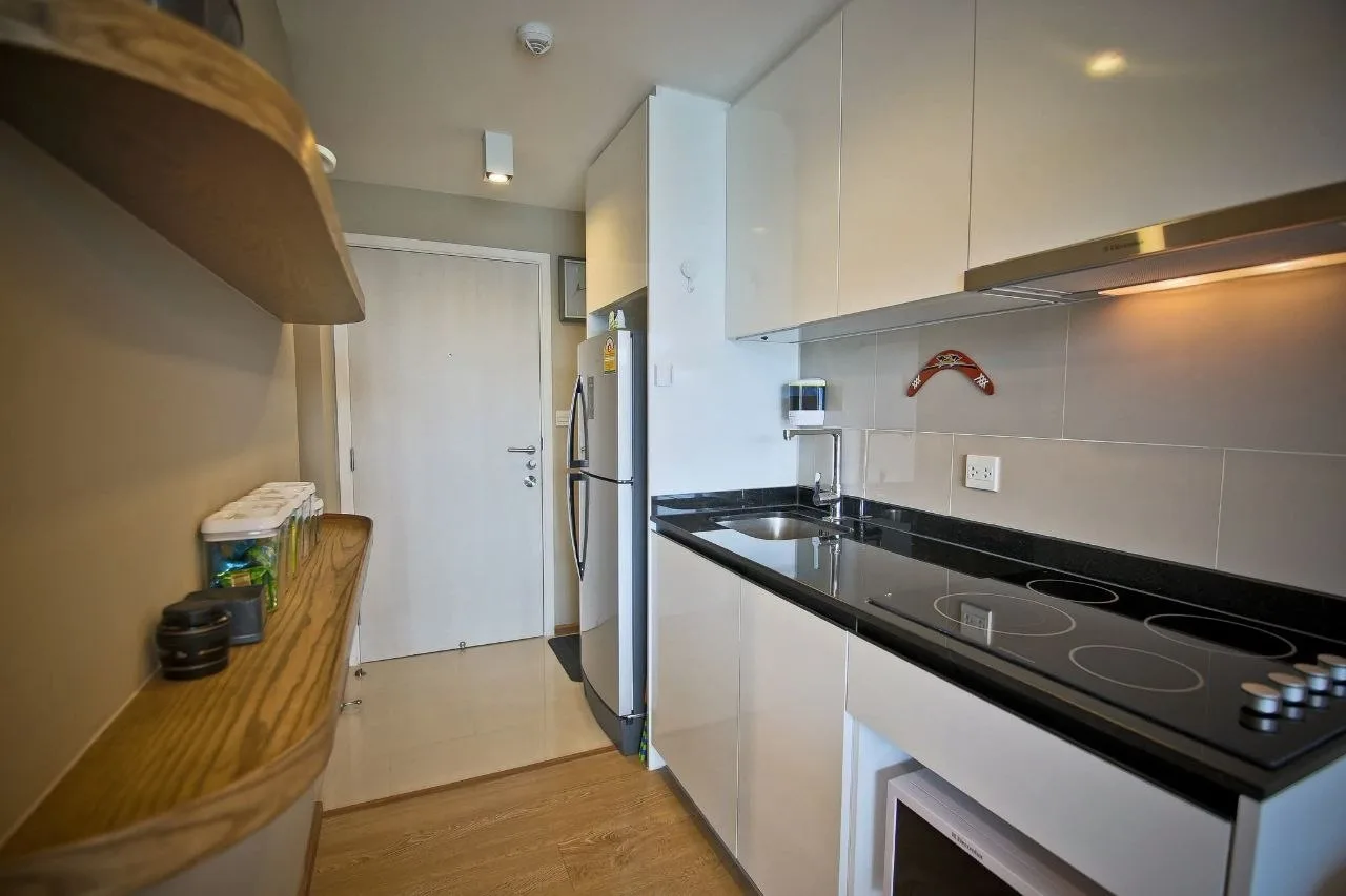2 bedroom condo for rent in Sukhumvit Bangkok - living room view