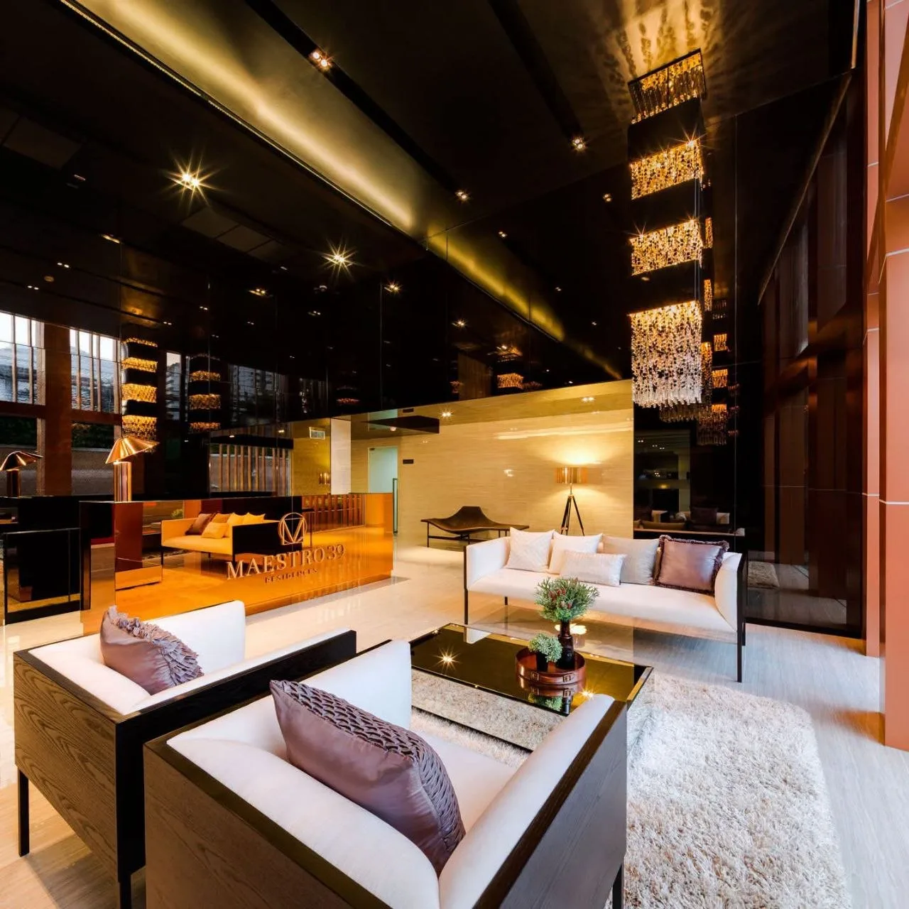 2 bedroom condo for rent in Sukhumvit Bangkok - living room view