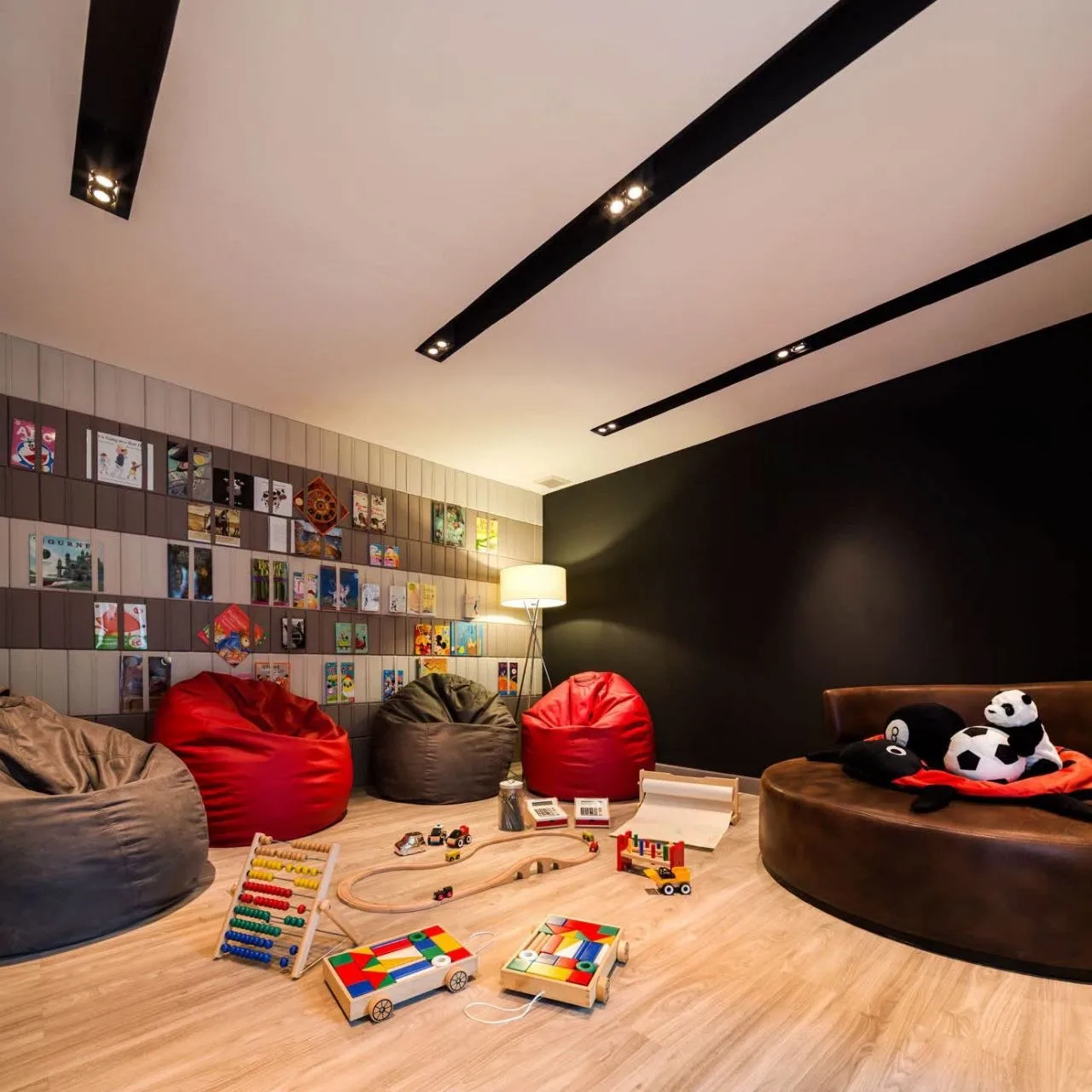 2 bedroom condo for rent in Sukhumvit Bangkok - master bedroom interior