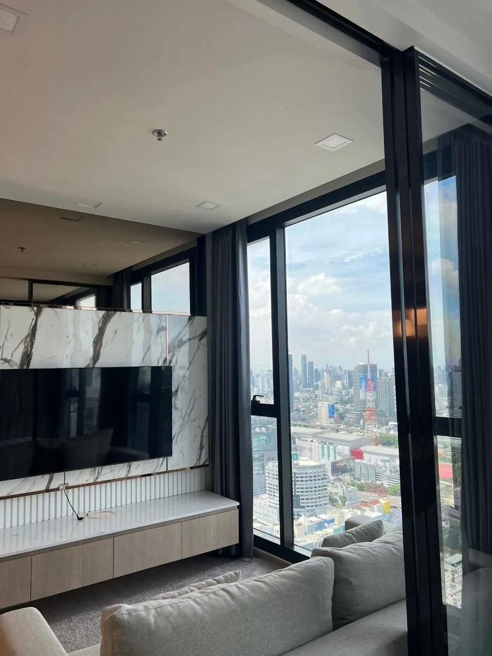 1 bedroom condo for rent in Rama 9 Bangkok - kitchen and dining area