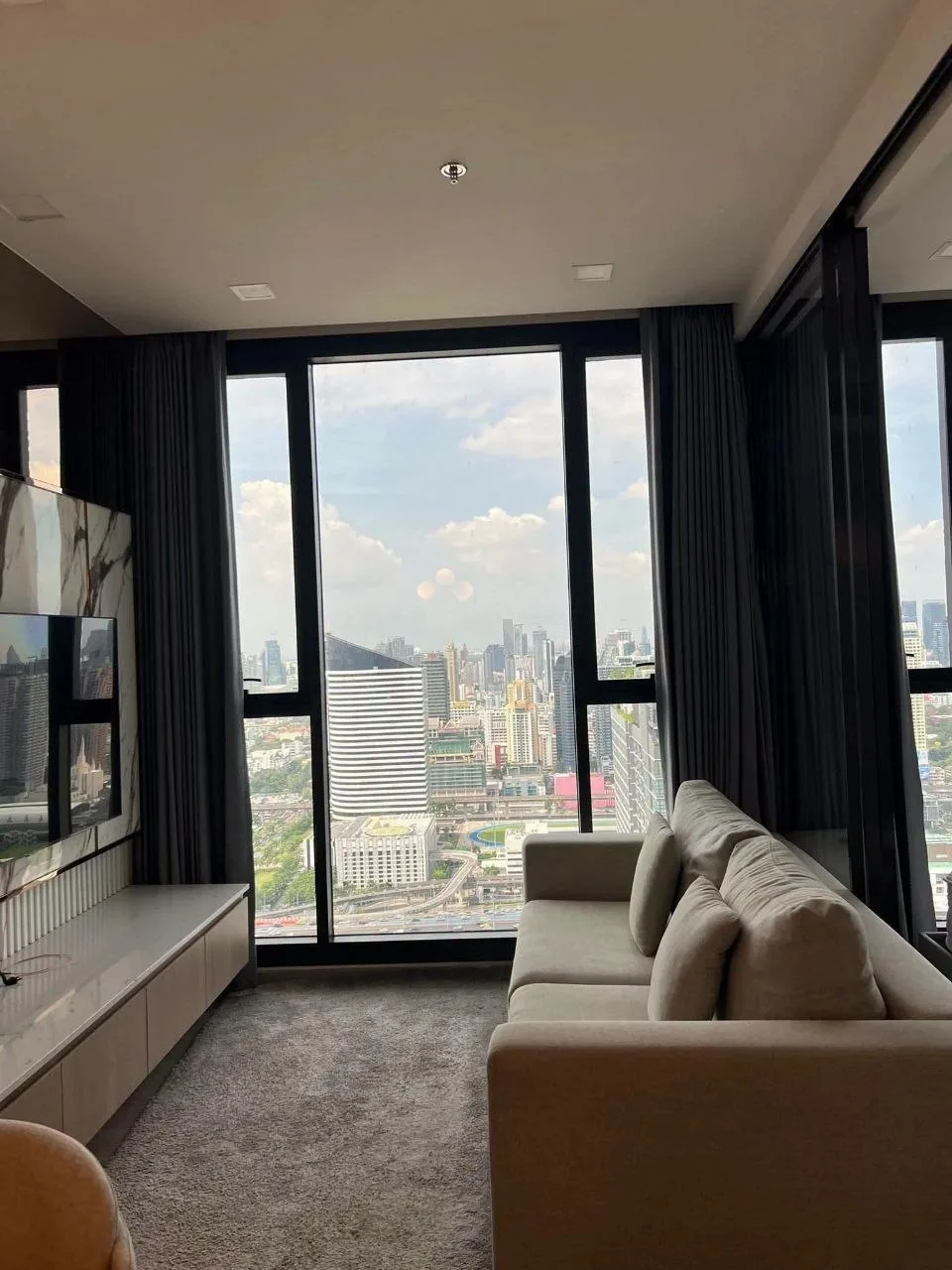 1 bedroom condo for rent in Rama 9 Bangkok - master bedroom interior