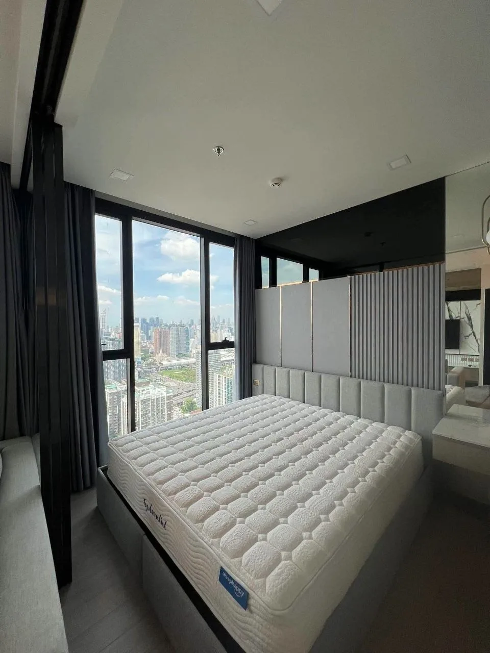 1 bedroom condo for rent in Rama 9 Bangkok - bathroom and modern finishes