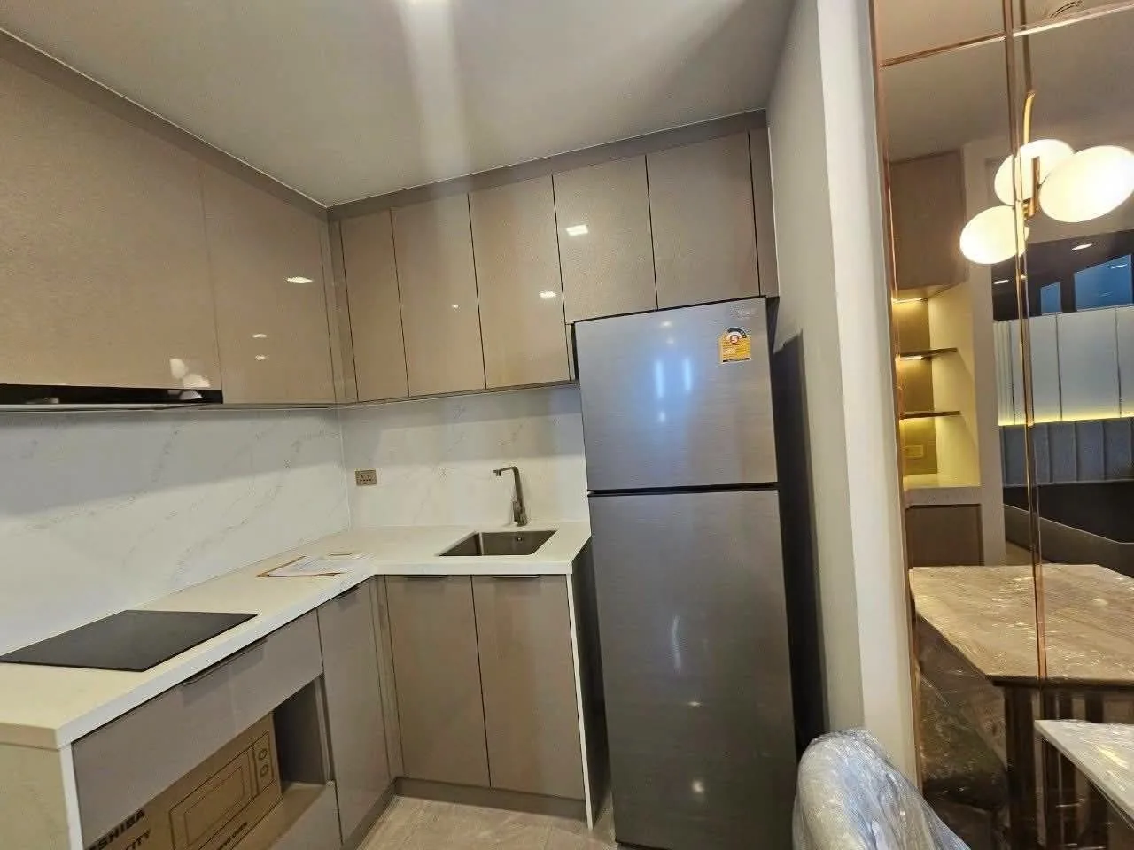 1 bedroom condo for rent in Rama 9 Bangkok - kitchen and dining area