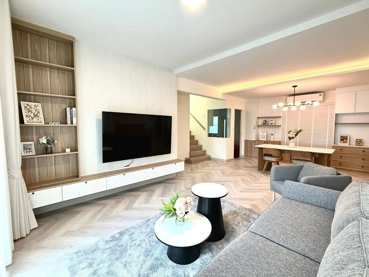 4 bedroom house for rent in Bang Na Bangkok - living room view