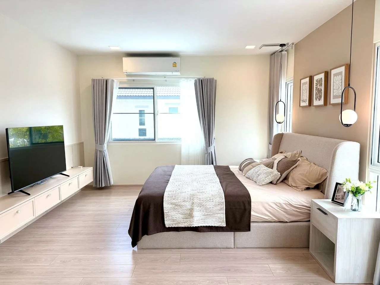 4 bedroom house for rent in Bang Na Bangkok - kitchen and dining area