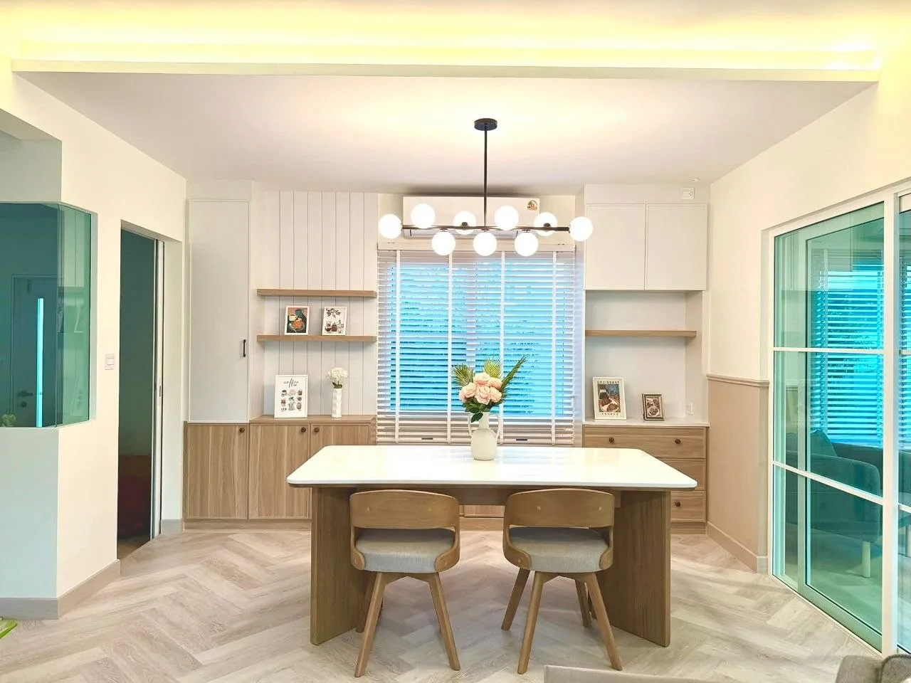 4 bedroom house for rent in Bang Na Bangkok - kitchen and dining area