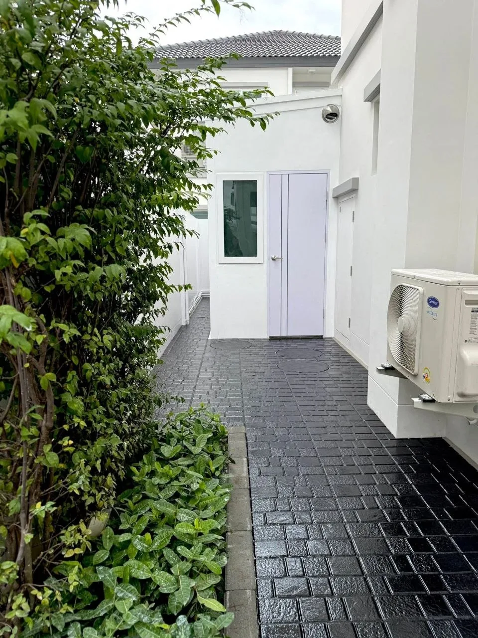4 bedroom house for rent in Bang Na Bangkok - living room view
