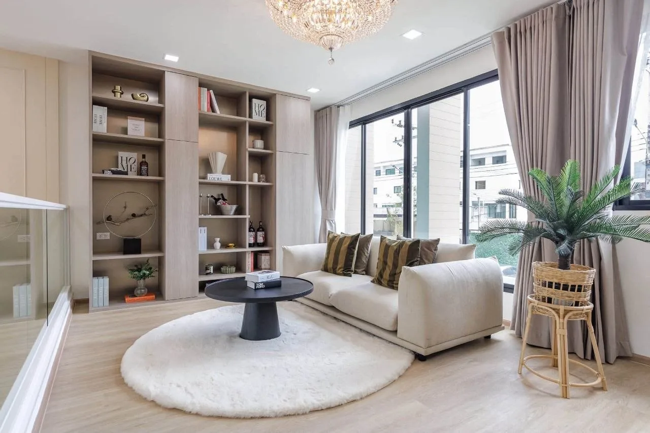 3 bedroom condo for sale in Charan Sanitwong Bangkok - kitchen and dining area
