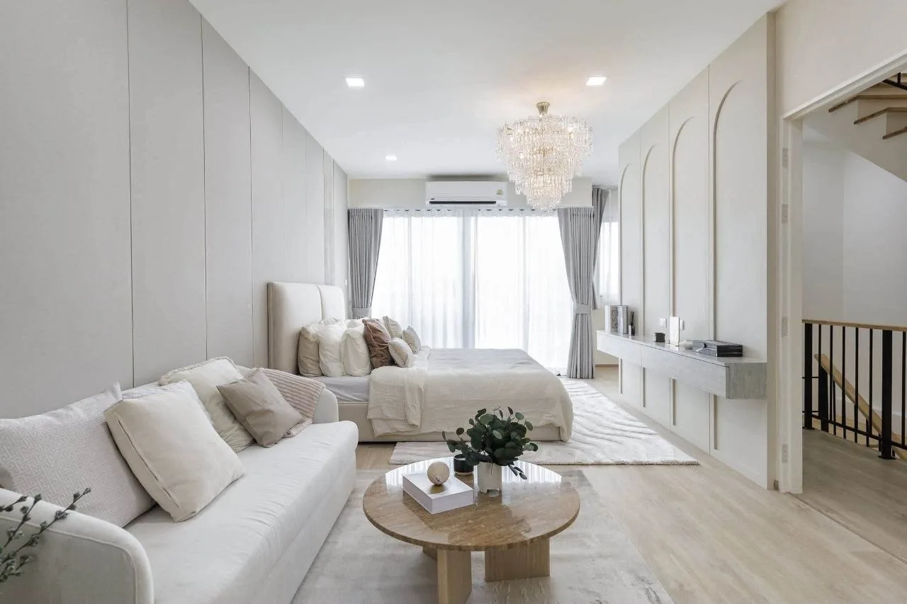 3 bedroom condo for sale in Charan Sanitwong Bangkok - master bedroom interior