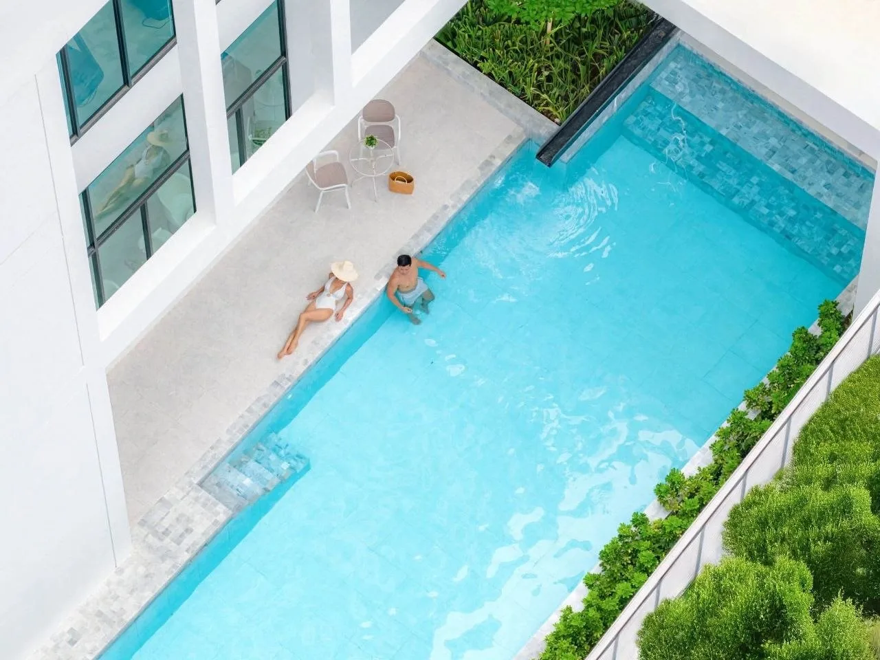 3 bedroom condo for sale in Charan Sanitwong Bangkok - living room view