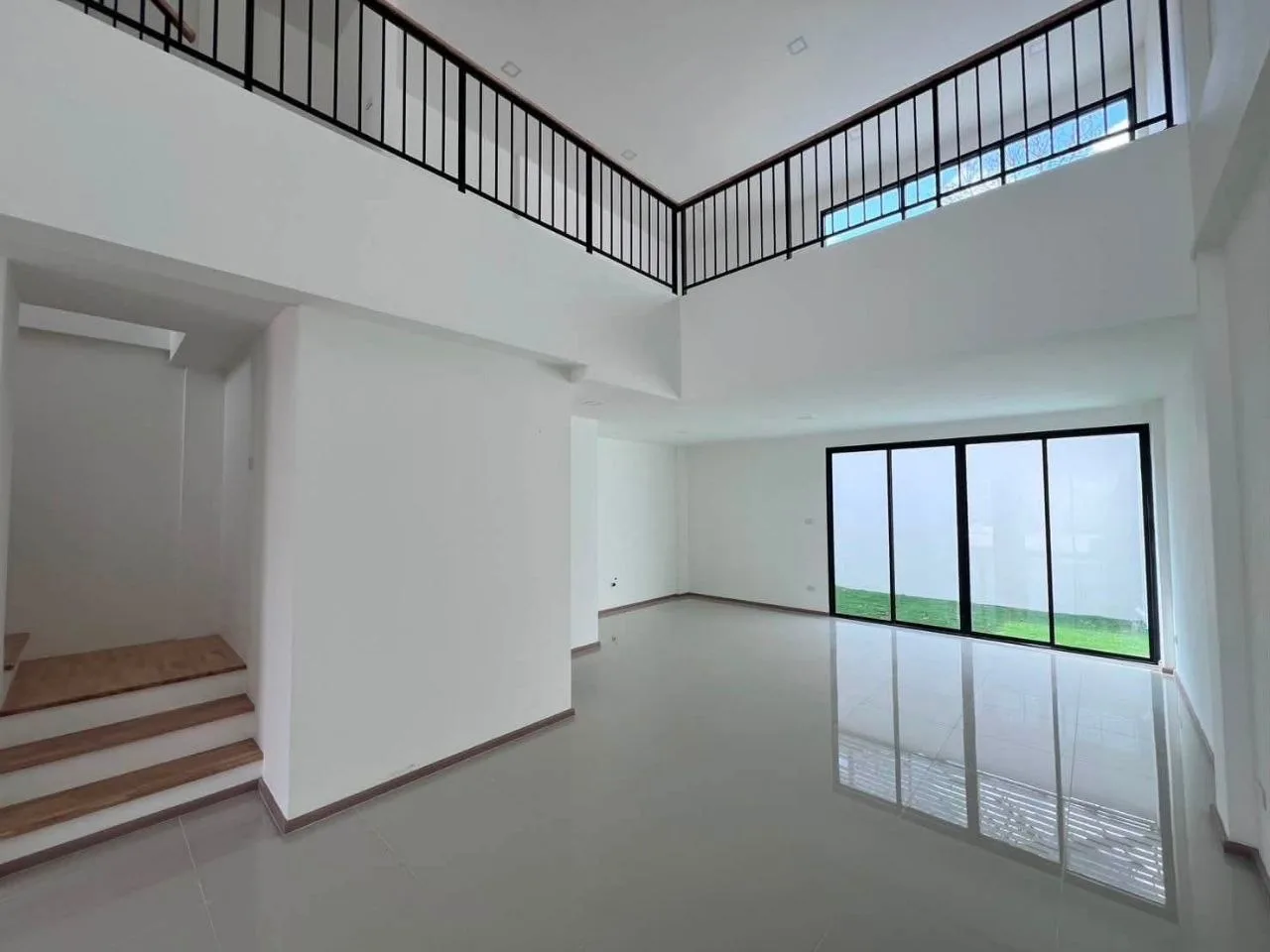 3 bedroom condo for sale in Charan Sanitwong Bangkok - master bedroom interior