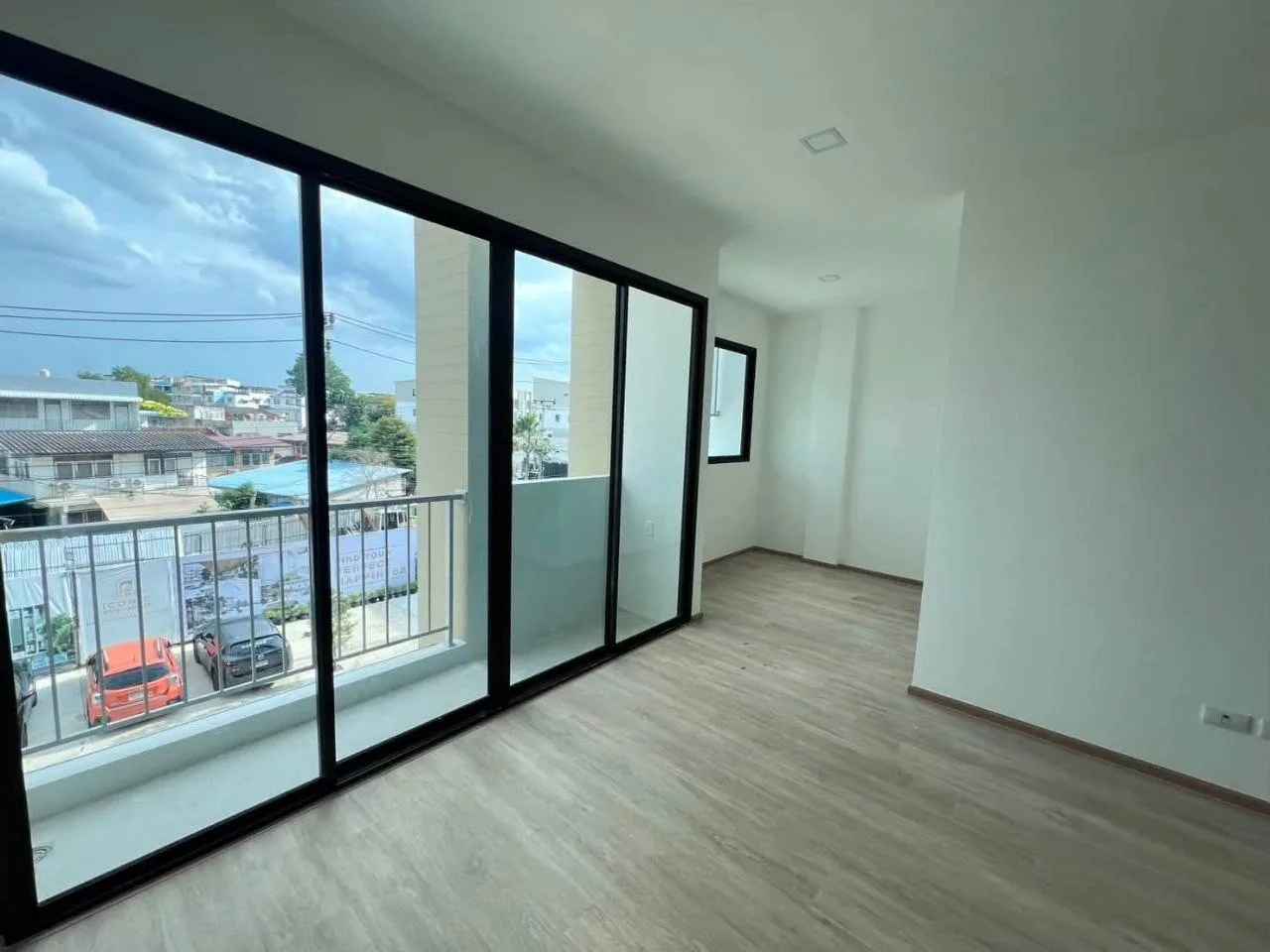 3 bedroom condo for sale in Charan Sanitwong Bangkok - master bedroom interior
