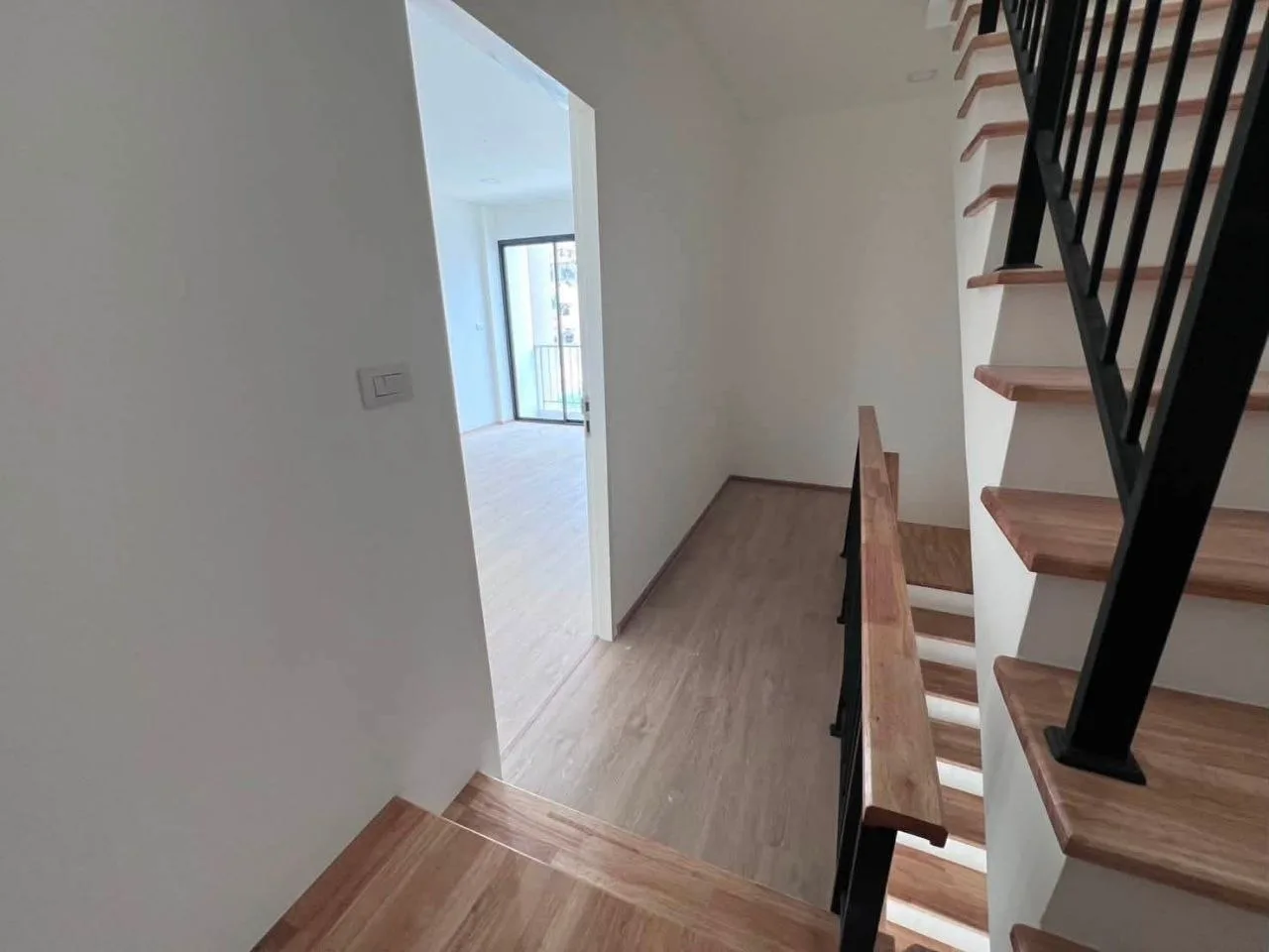 3 bedroom condo for sale in Charan Sanitwong Bangkok - bathroom and modern finishes