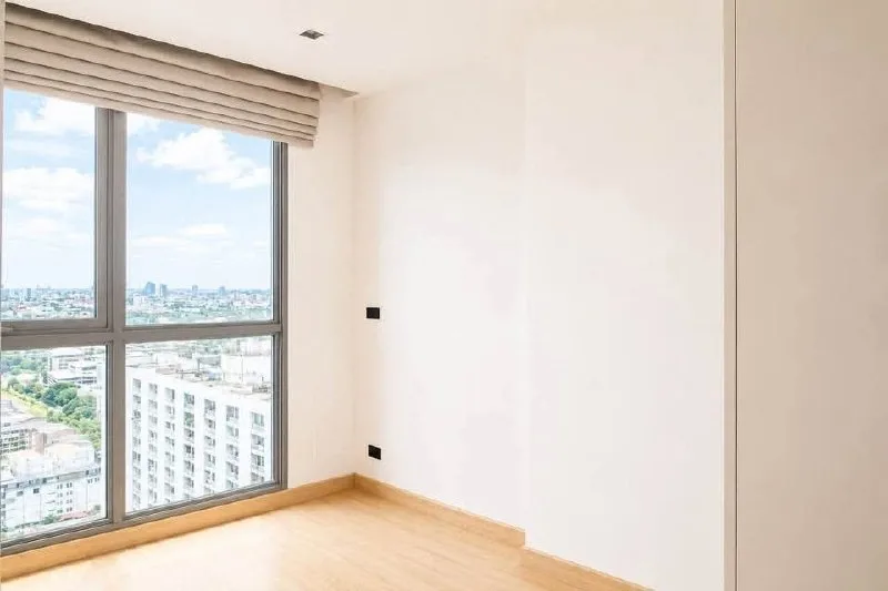 2 bedroom condo for rent in Phaya Thai Bangkok - balcony perspective
