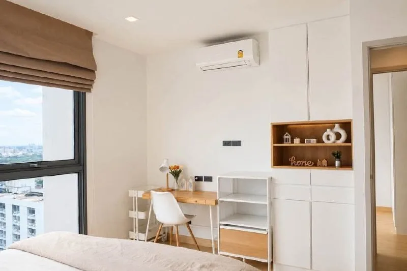 2 bedroom condo for rent in Phaya Thai Bangkok - living room view
