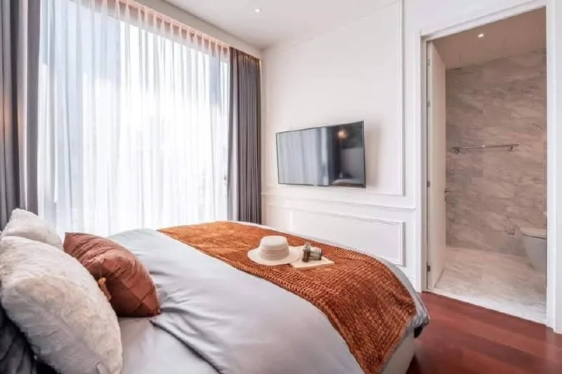 2 bedroom condo for rent in Phaya Thai Bangkok - balcony perspective