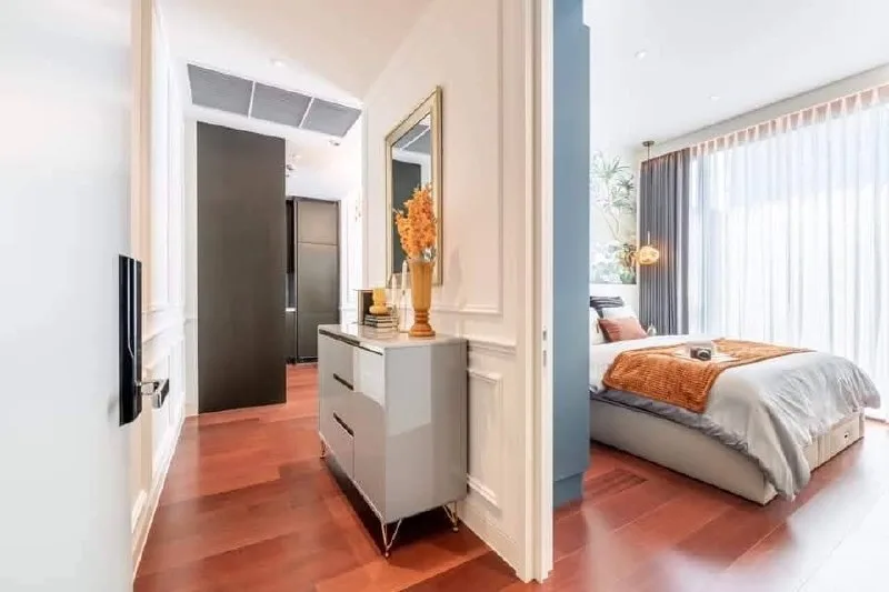 2 bedroom condo for rent in Phaya Thai Bangkok - bathroom and modern finishes