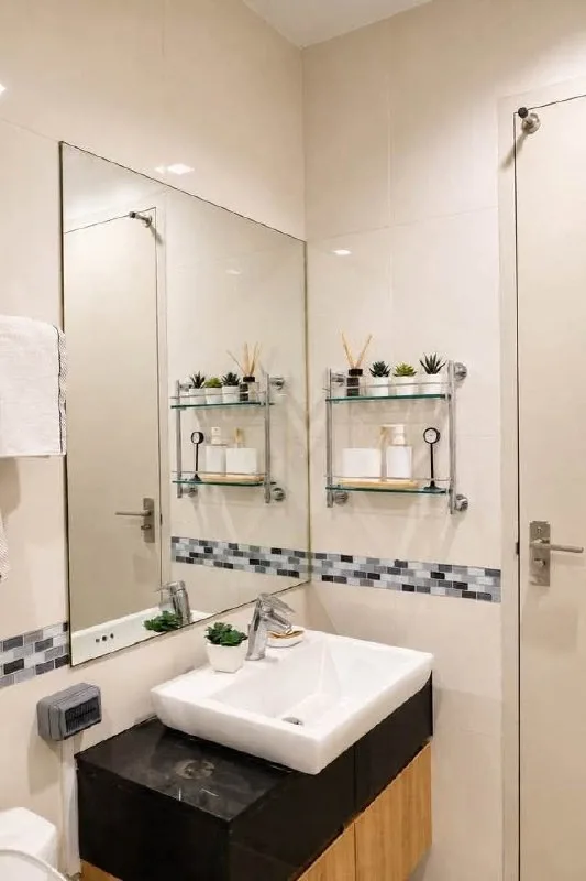 2 bedroom condo for rent in Phaya Thai Bangkok - kitchen and dining area
