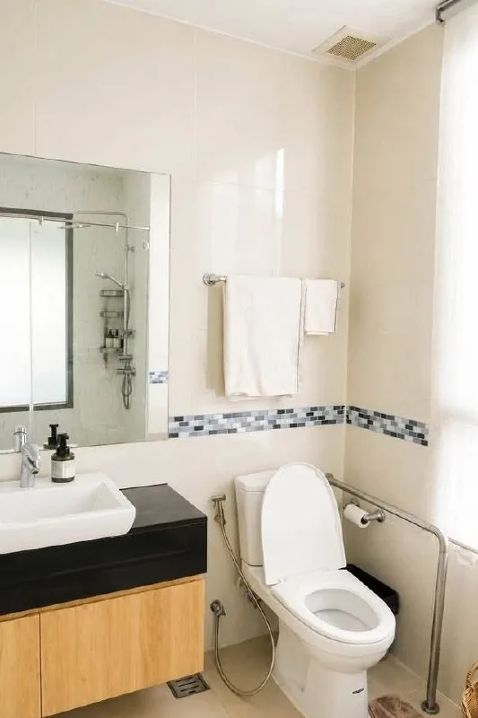 2 bedroom condo for rent in Phaya Thai Bangkok - master bedroom interior