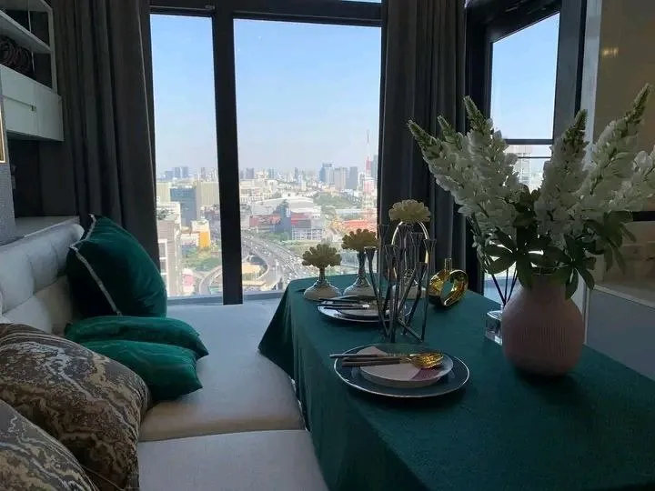 1 bedroom condo for rent in Asok Bangkok - swimming pool and building amenities