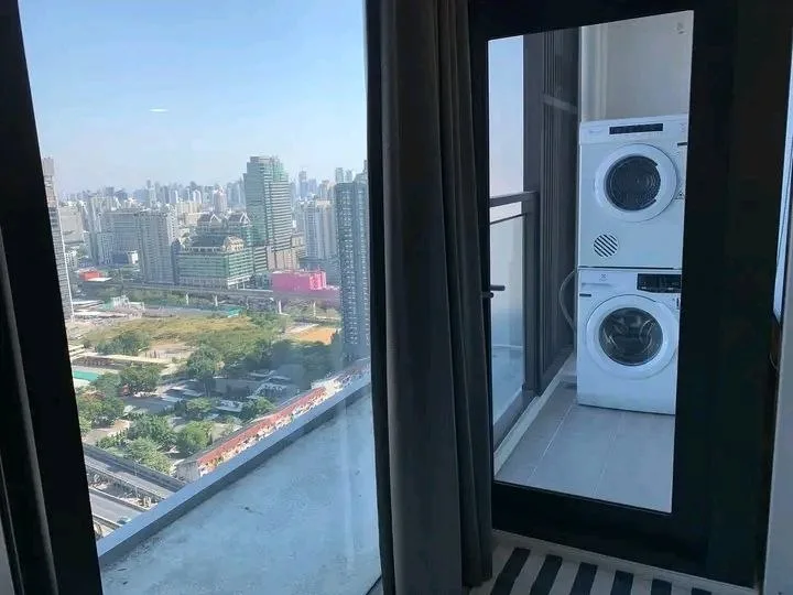 1 bedroom condo for rent in Asok Bangkok - kitchen and dining area