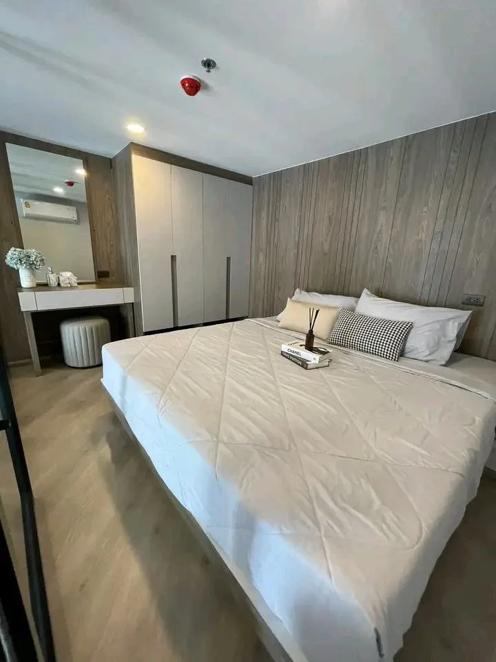 1 bedroom condo for rent in Saphan Mai Bangkok - master bedroom interior