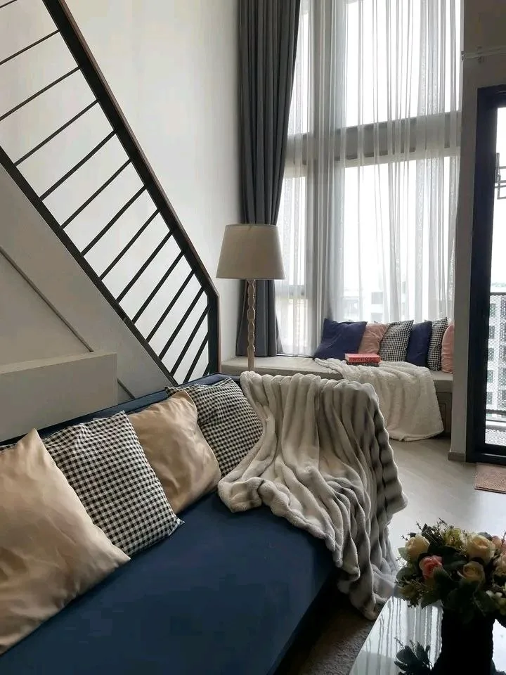 1 bedroom condo for rent in Saphan Mai Bangkok - balcony perspective