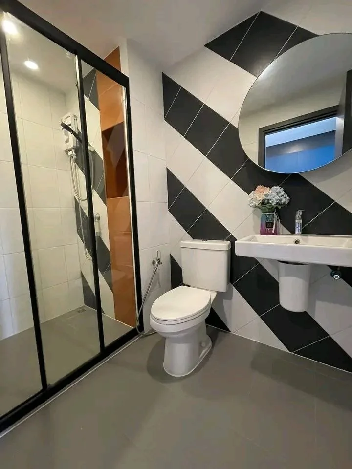 1 bedroom condo for rent in Saphan Mai Bangkok - master bedroom interior