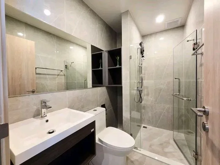 1 bedroom condo for rent in Rama 9 Bangkok - swimming pool and building amenities