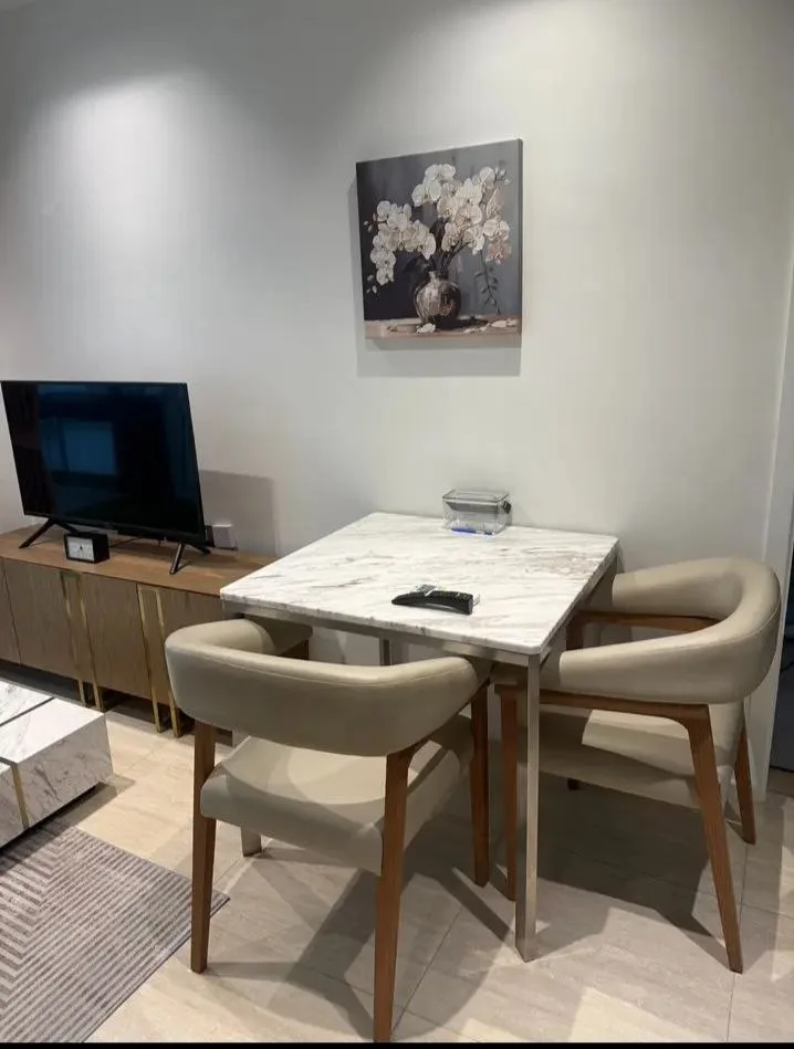 1 bedroom condo for rent in Chit Lom / Ploenchit Bangkok - bathroom and modern finishes