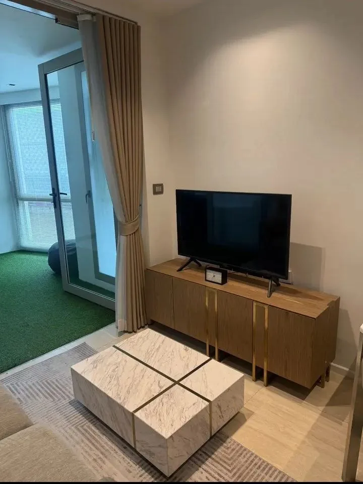 1 bedroom condo for rent in Chit Lom / Ploenchit Bangkok - swimming pool and building amenities