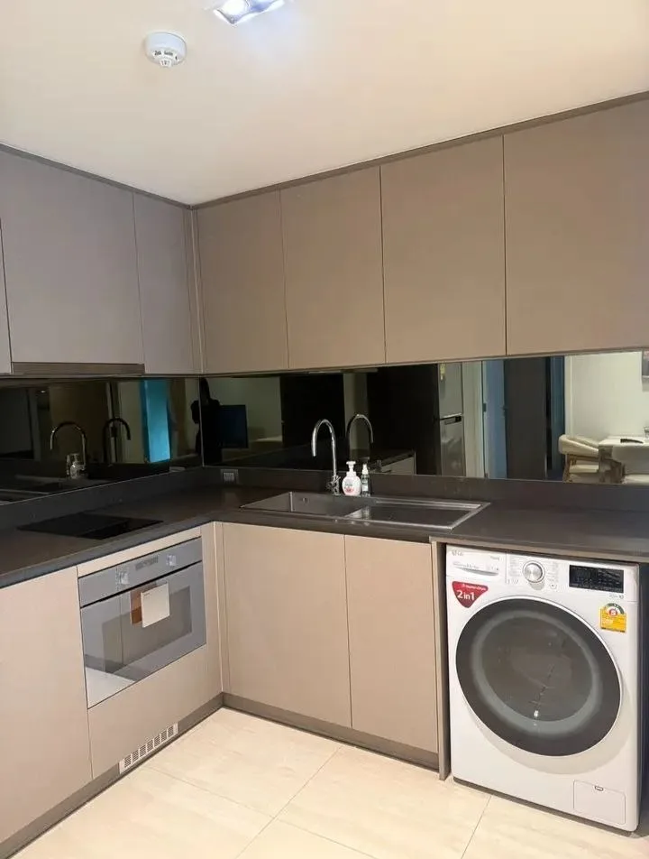 1 bedroom condo for rent in Chit Lom / Ploenchit Bangkok - kitchen and dining area