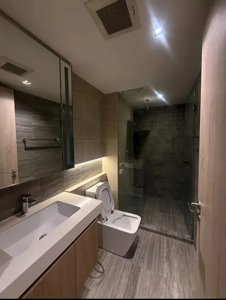1 bedroom condo for rent in Chit Lom / Ploenchit Bangkok - swimming pool and building amenities