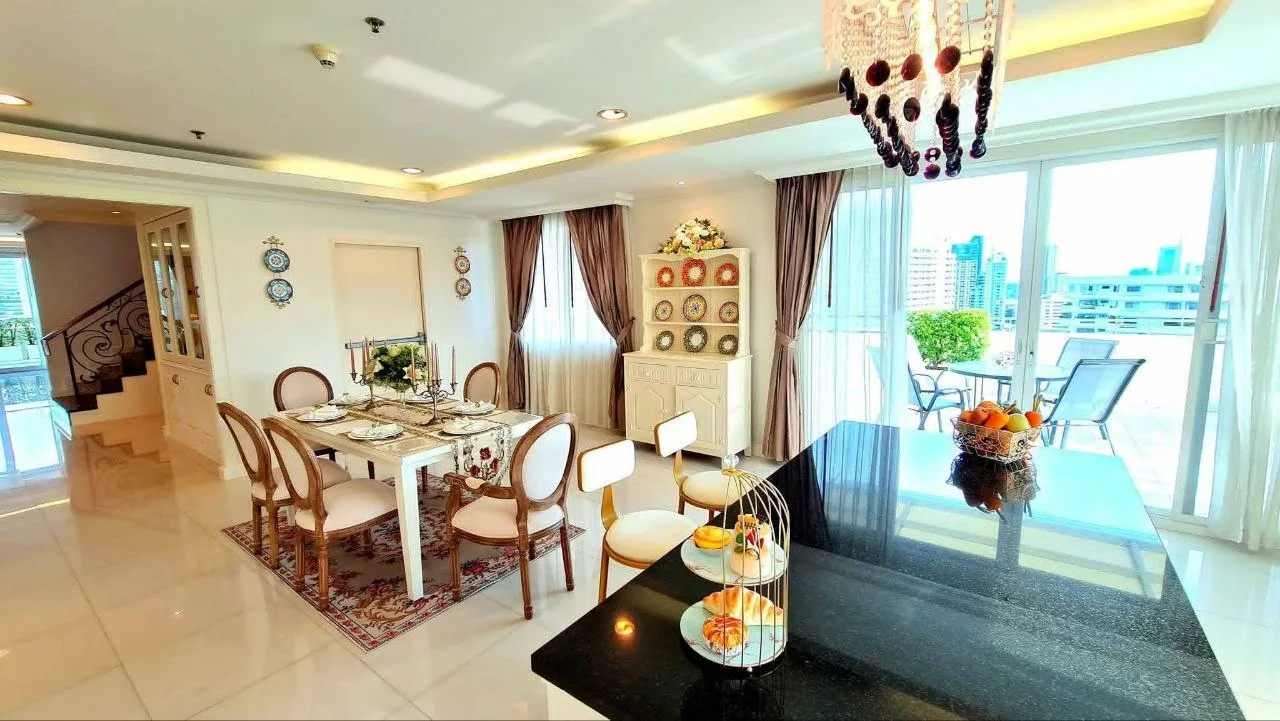 4 bedroom condo for rent in Sukhumvit Bangkok - bathroom and modern finishes