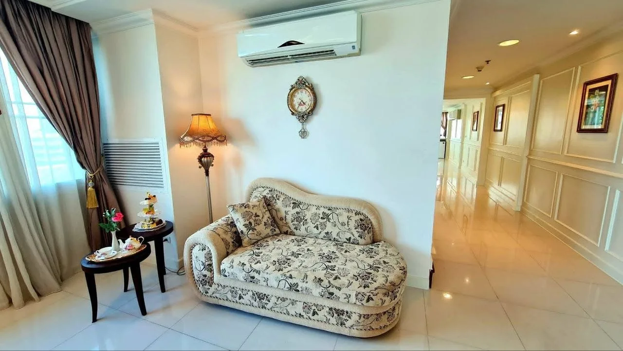 4 bedroom condo for rent in Sukhumvit Bangkok - swimming pool and building amenities