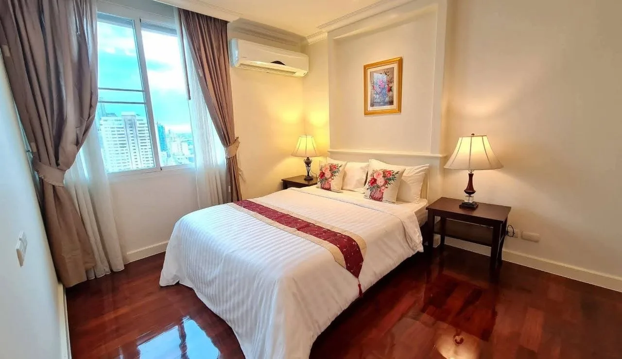 4 bedroom condo for rent in Sukhumvit Bangkok - bathroom and modern finishes