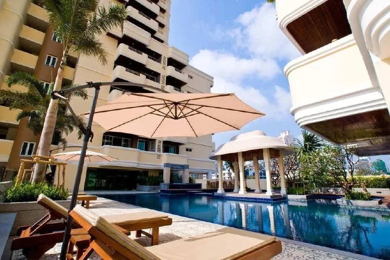 4 bedroom condo for rent in Sukhumvit Bangkok - master bedroom interior
