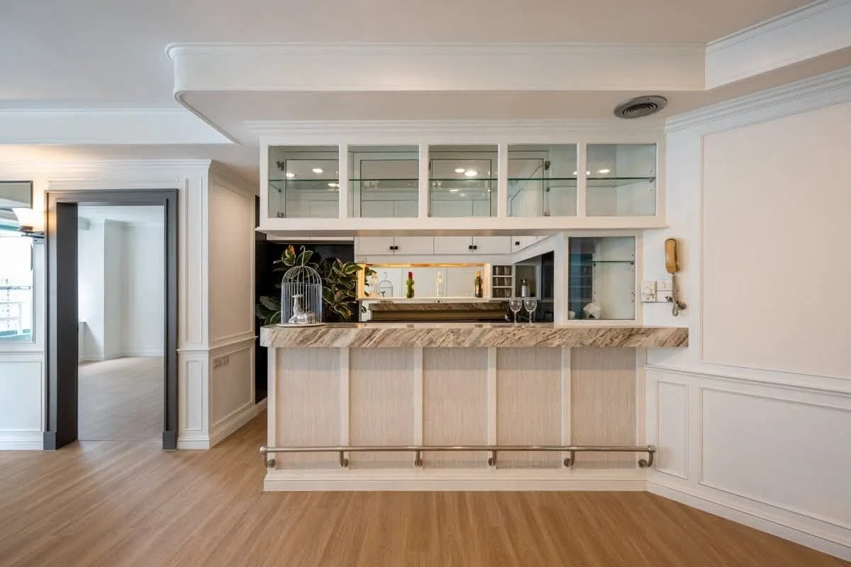 3 bedroom condo for sale in Asok Bangkok - swimming pool and building amenities