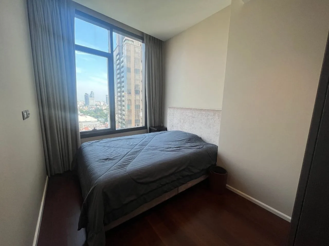 2 bedroom condo for sale in Sukhumvit Bangkok - kitchen and dining area