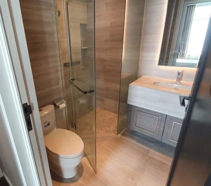 2 bedroom condo for sale in Sukhumvit Bangkok - master bedroom interior