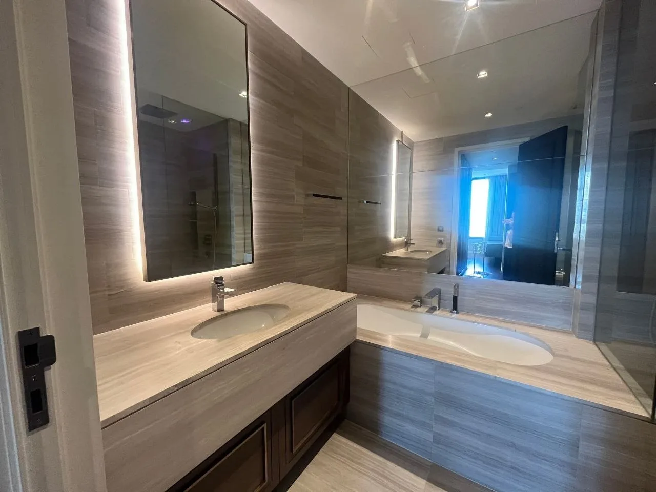 2 bedroom condo for sale in Sukhumvit Bangkok - living room view