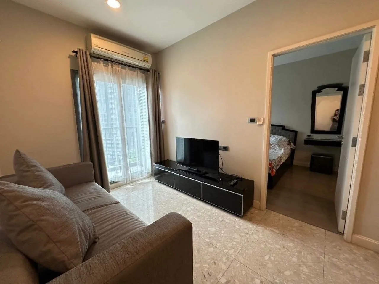 1 bedroom condo for rent in Thong Lo Bangkok - kitchen and dining area