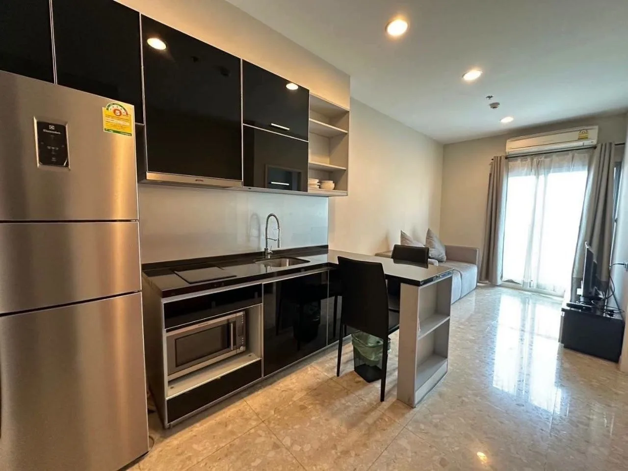 1 bedroom condo for rent in Thong Lo Bangkok - bathroom and modern finishes