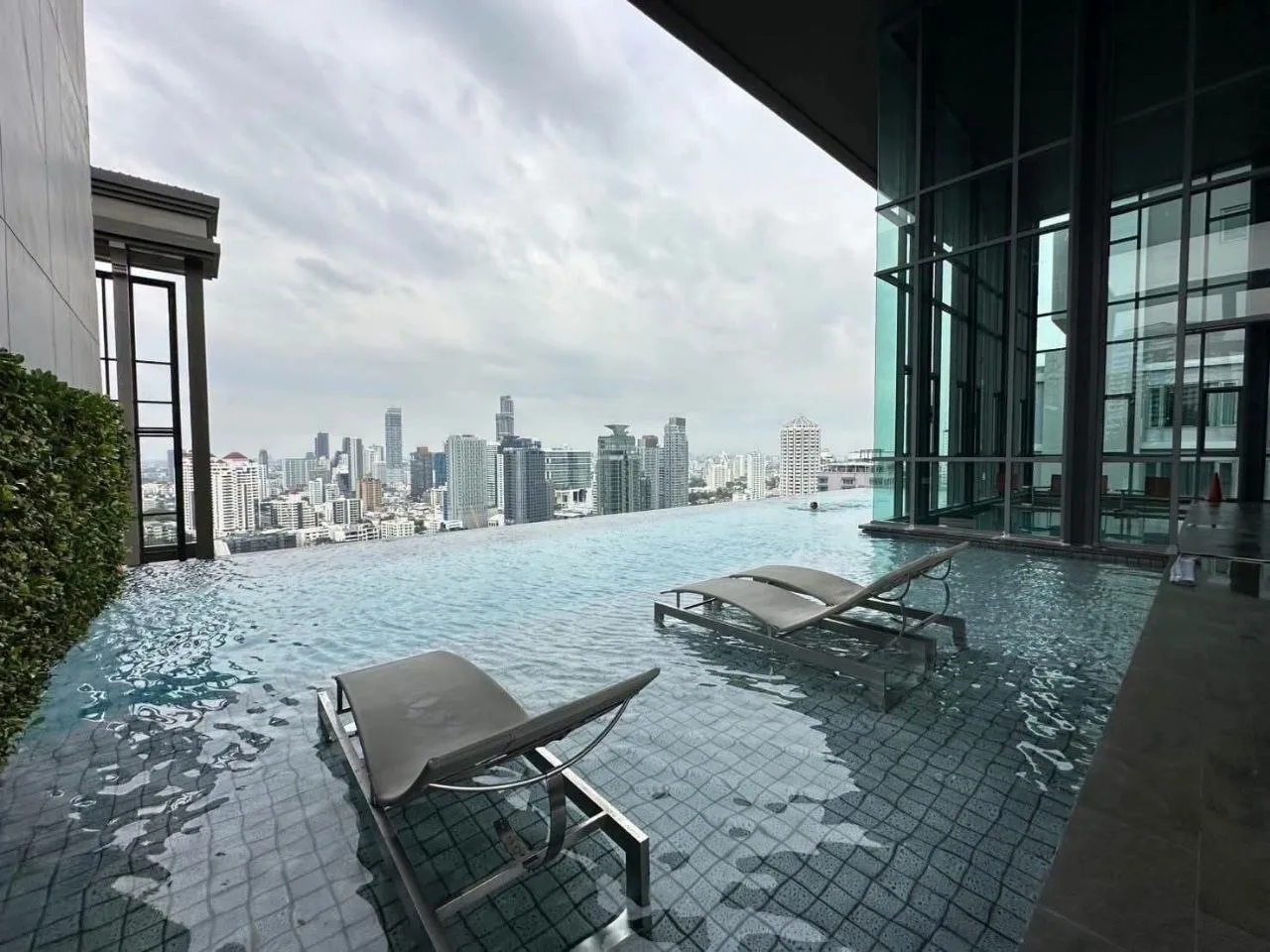 1 bedroom condo for rent in Thong Lo Bangkok - kitchen and dining area