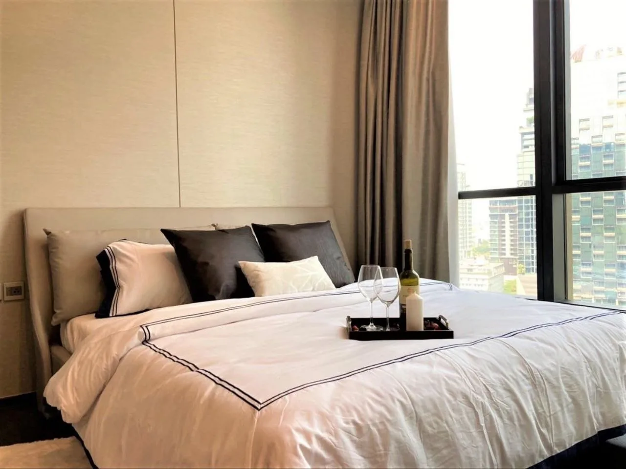 1 bedroom condo for rent in Thong Lo Bangkok - living room view