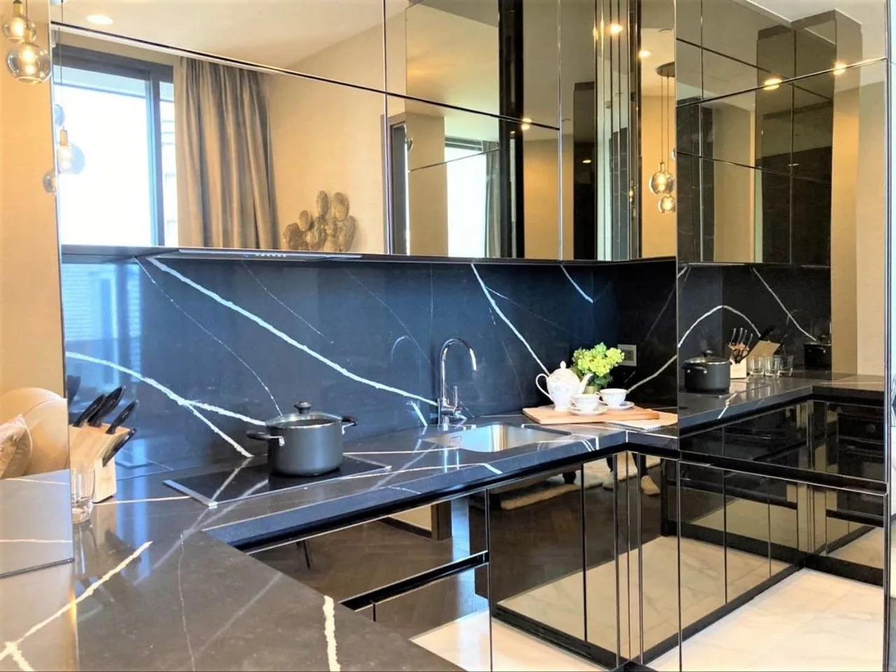 1 bedroom condo for rent in Thong Lo Bangkok - kitchen and dining area