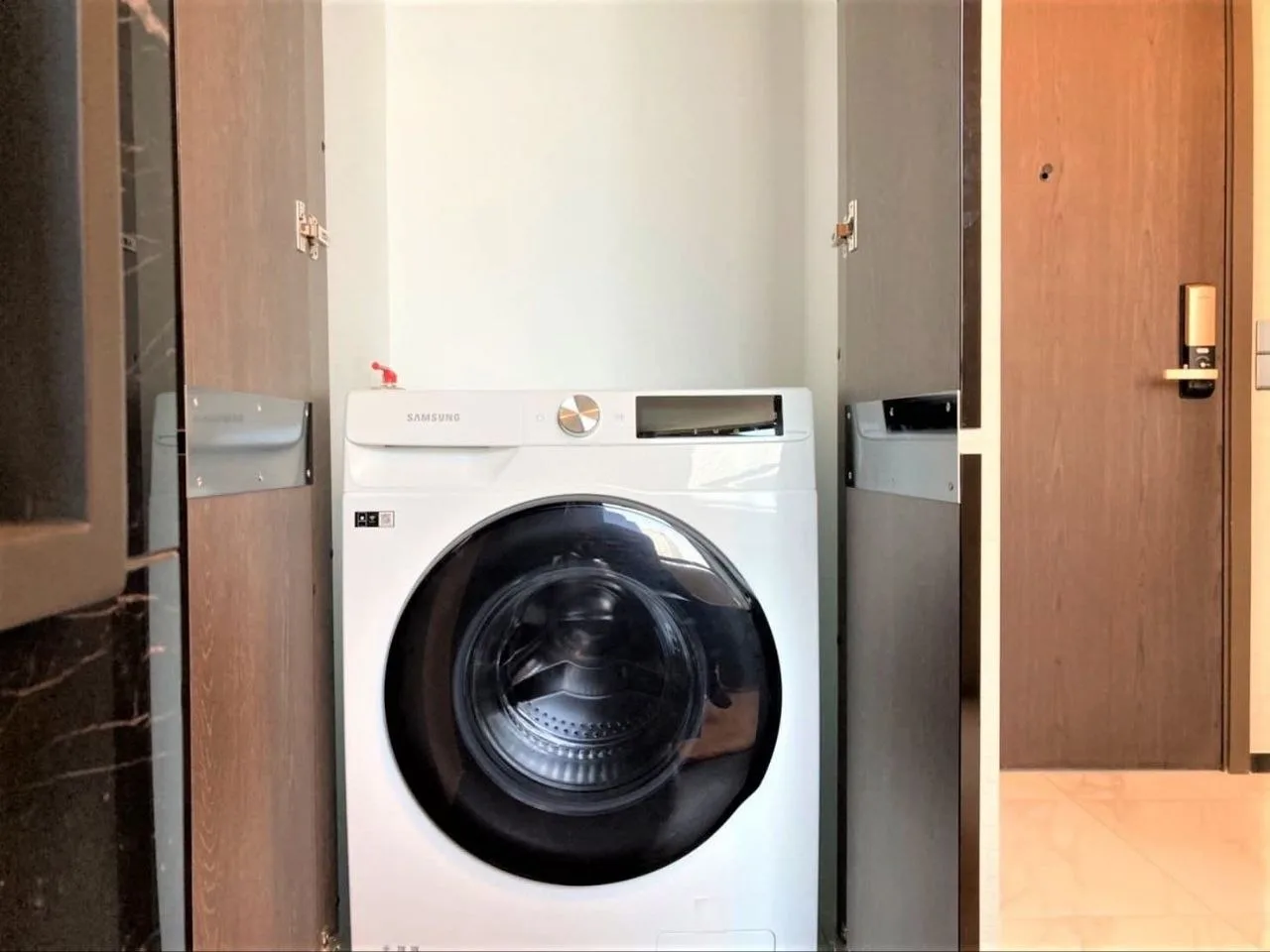 1 bedroom condo for rent in Thong Lo Bangkok - bathroom and modern finishes